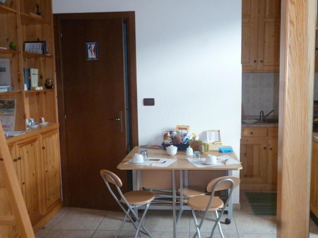 B&B Pisolo E I Persi Pien Roccasparvera Ruang foto