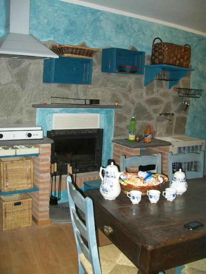 B&B Pisolo E I Persi Pien Roccasparvera Ruang foto